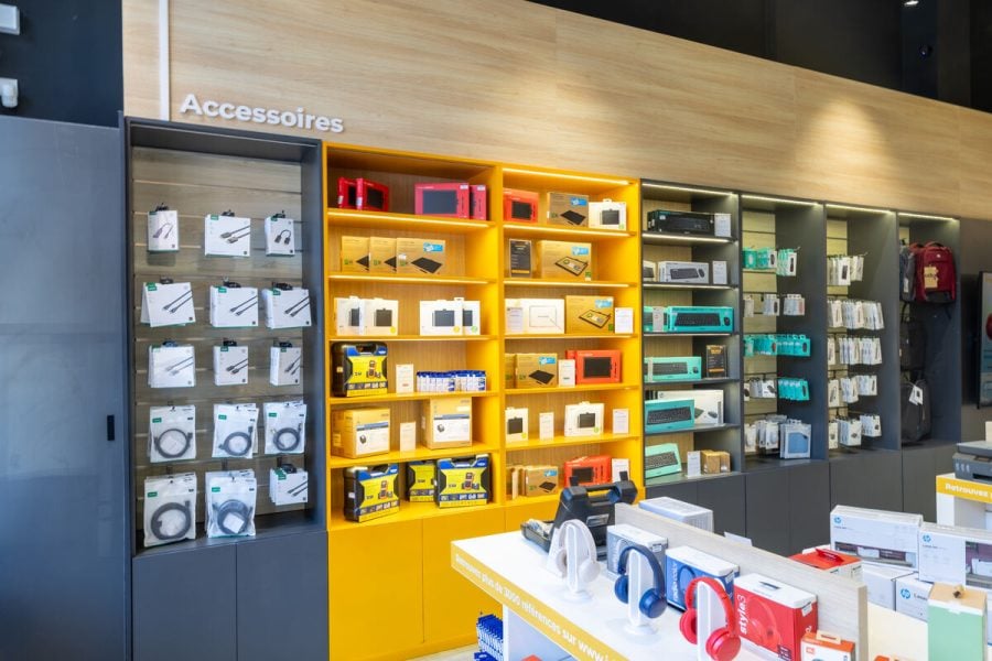 Le rayon accessoires du magasin iris.ma